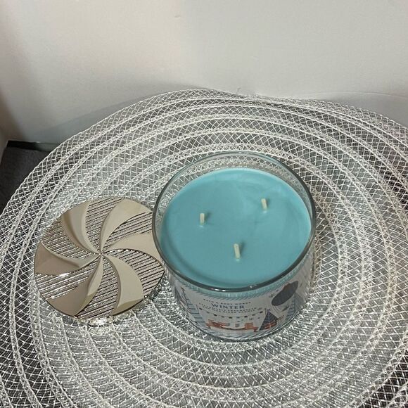 BBW Winter 3 Wick Scented Candle NWT - Picture 3 of 4